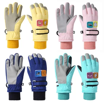 Новые зимние лыжные перчатки для детей, утолщенная водонепроницаемая снежная перчатка с пятью пальцами, Съемная мультяшная этикетка, Детские аксессуары для снега